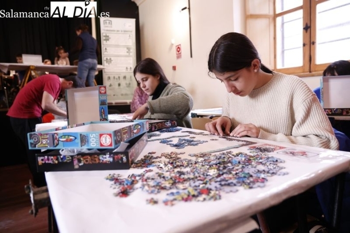 El Concurso Nacional de Puzles reúne en Salamanca a niños y mayores 